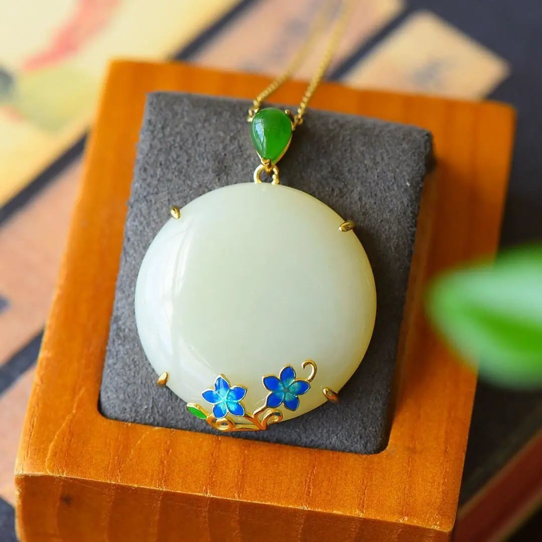 Stunning Silver Necklace for Daily Wear