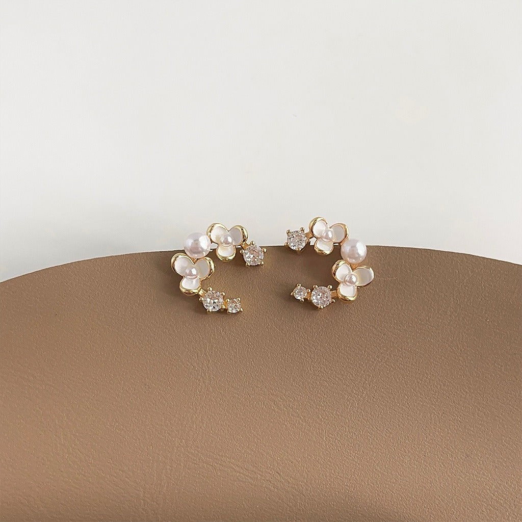 Romantic Pearl Earring for Special Moments