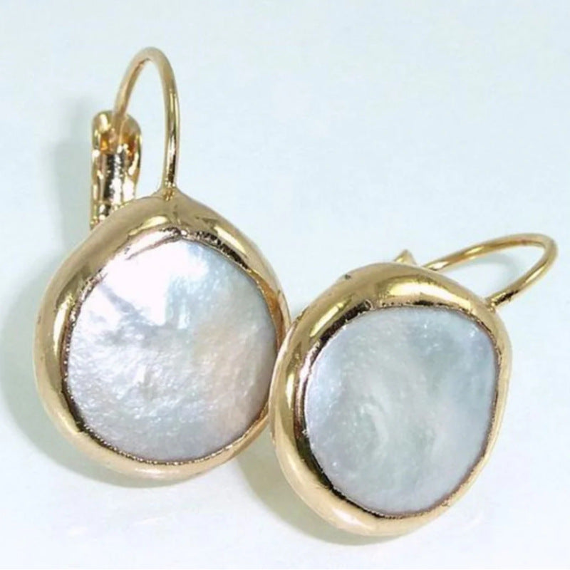 Classic Gold Earring with Timeless Appeal