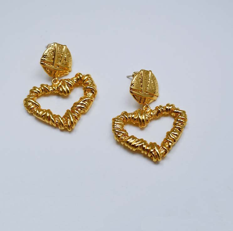 Elegant Gold Earring for Every Occasion
