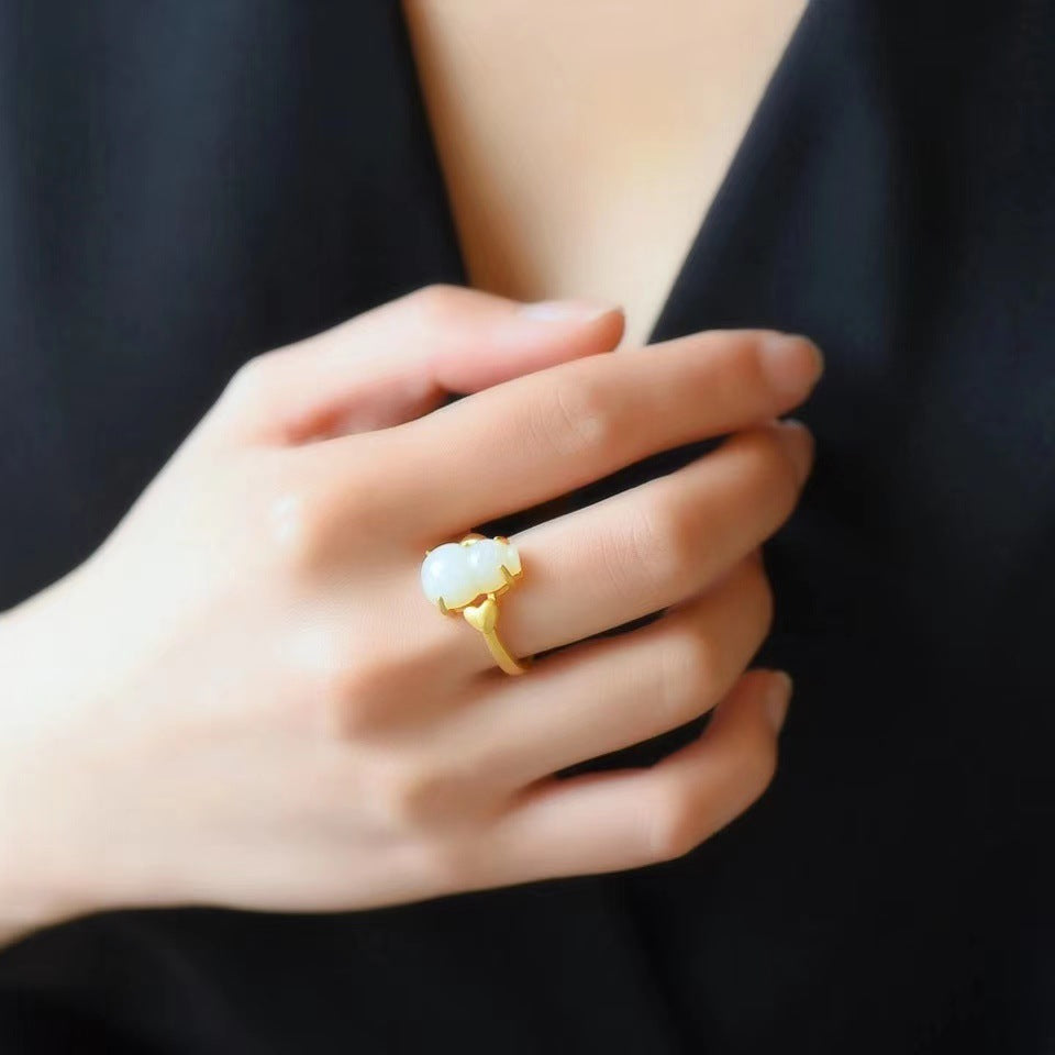 Classic Silver Ring with Timeless Appeal