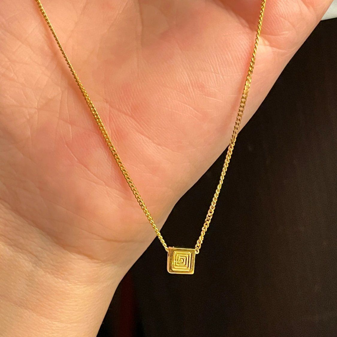 Romantic Gold Necklace for Special Moments