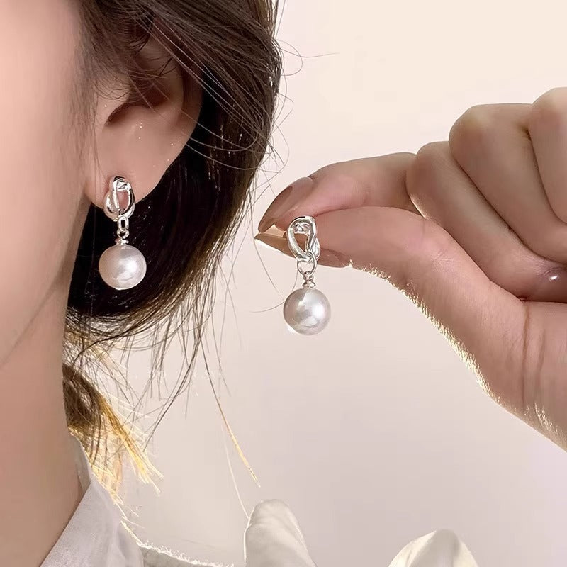 Romantic Pearl Earring for Special Moments