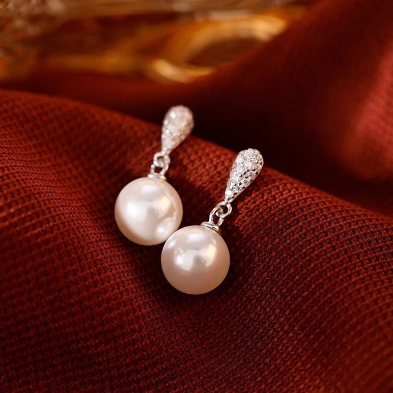 Classic Pearl Earring with Timeless Appeal