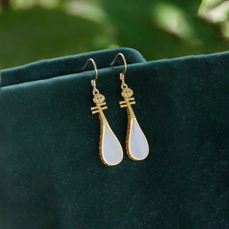 Romantic Silver Earring for Special Moments