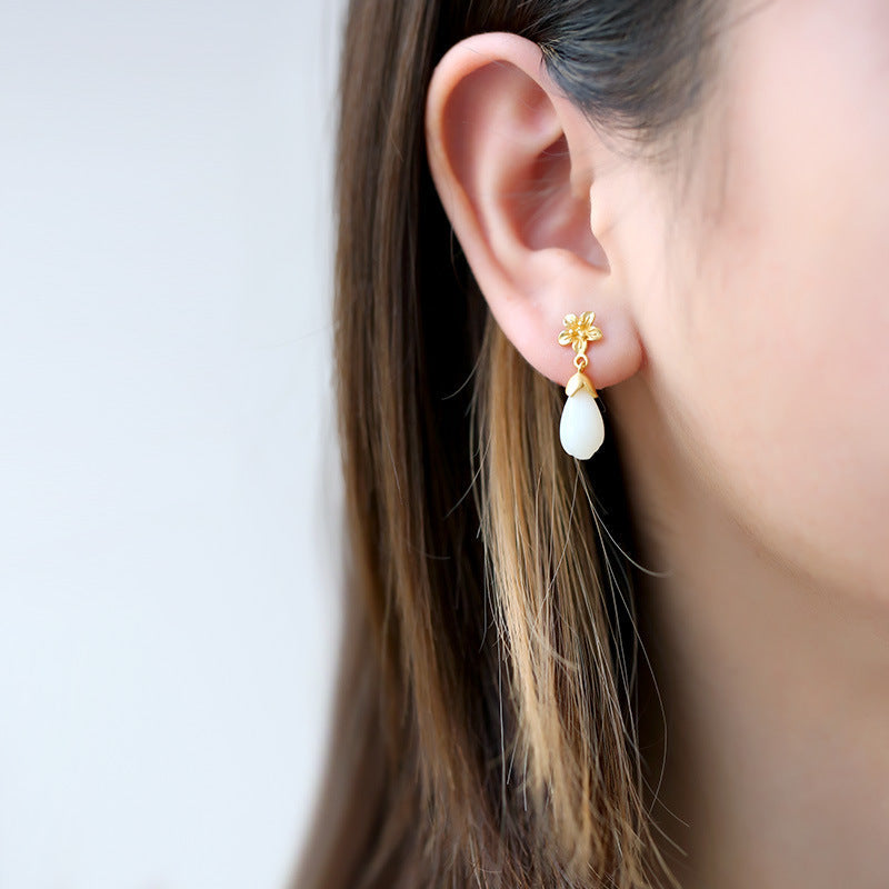 Classic Gold Earring with Timeless Appeal