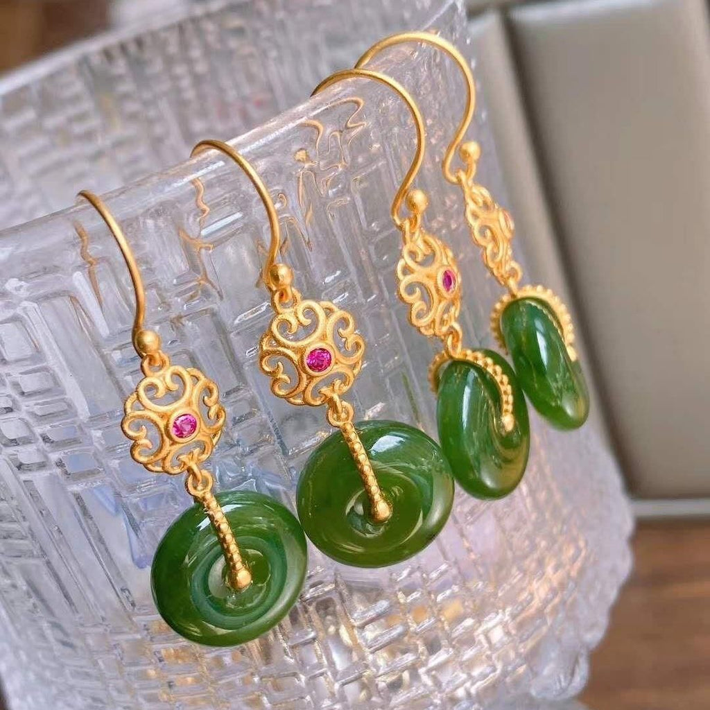 Charming Silver Earring for Any Occasion