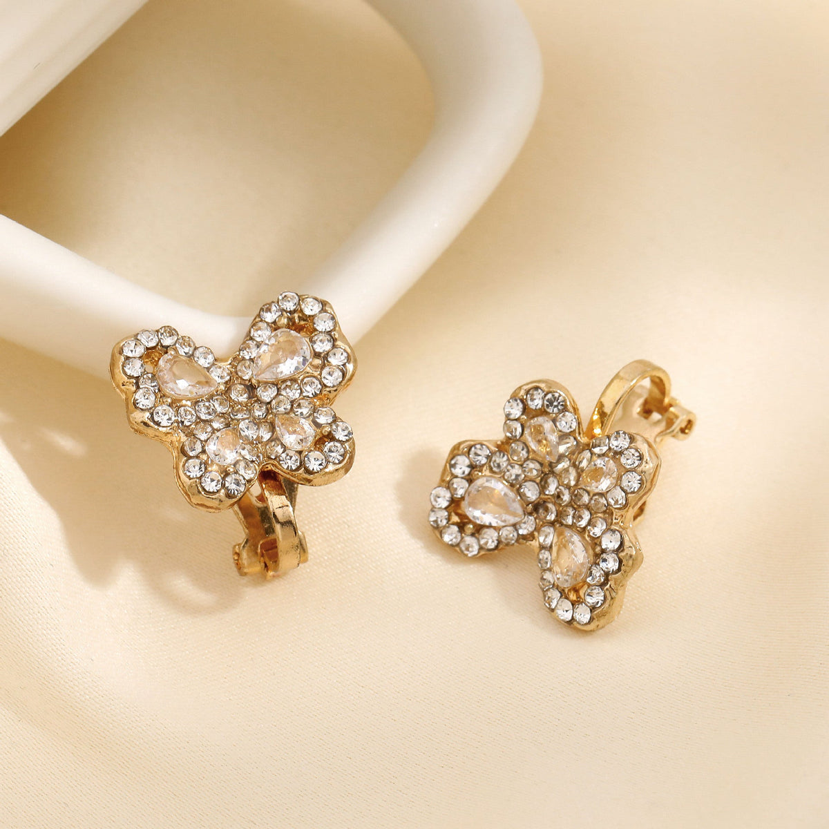 Charming Earring for Any Occasion