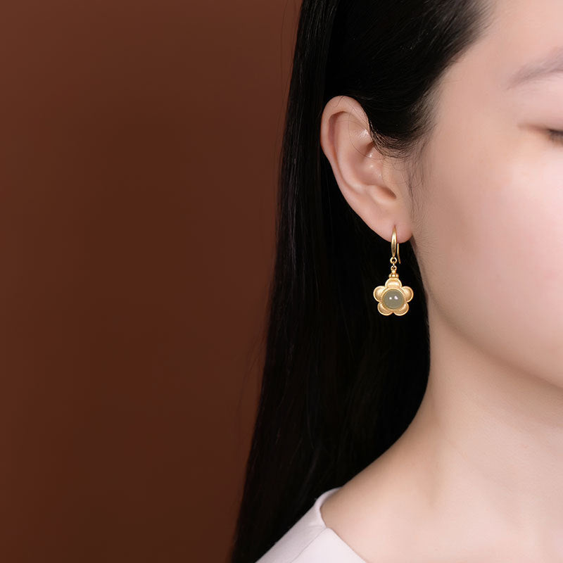 Romantic Gold Earring for Special Moments