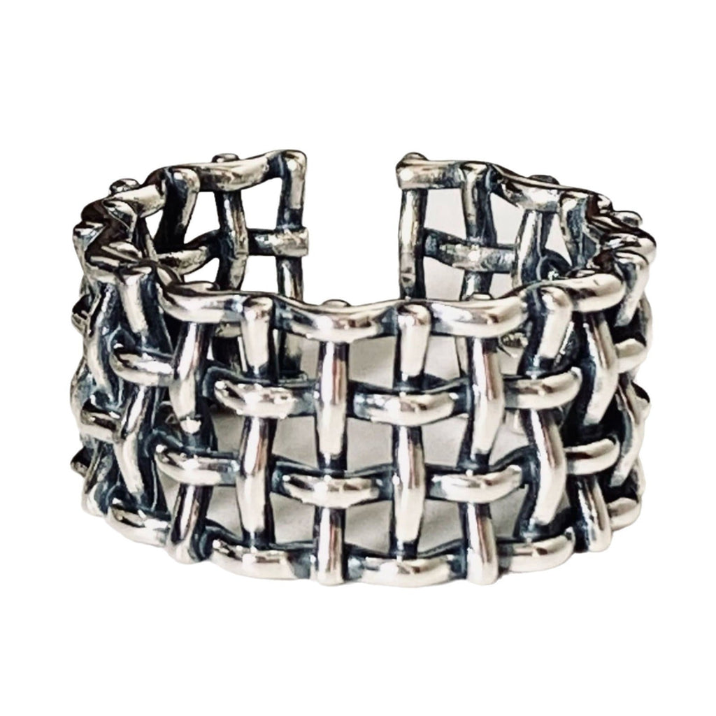 Charming Silver Ring for Any Occasion