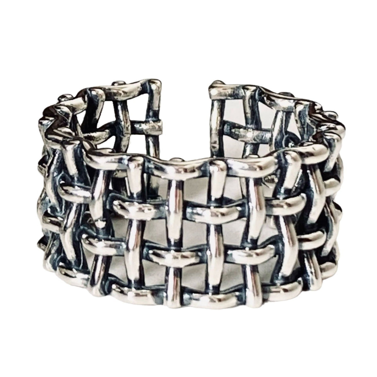 Charming Silver Ring for Any Occasion