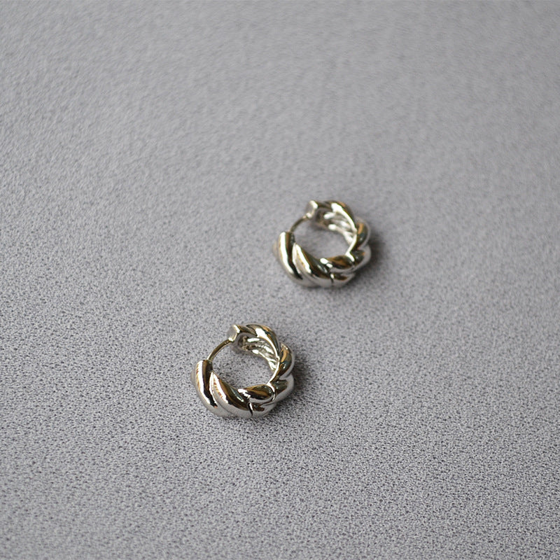 Romantic Gold Earring for Special Moments