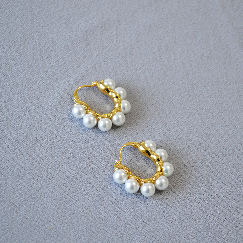 Classic Pearl Earring with Timeless Appeal