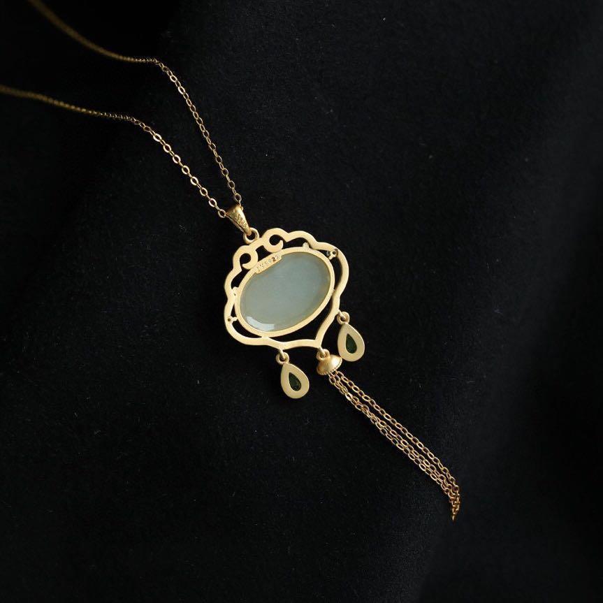 Romantic Gold Necklace for Special Moments