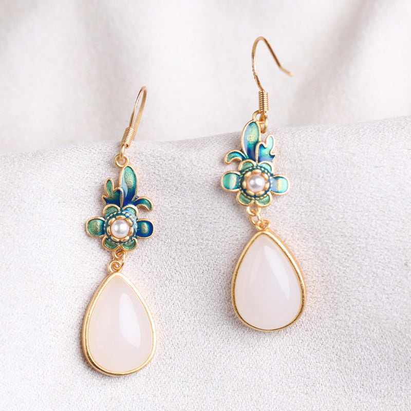 Charming Gold Earring for Any Occasion