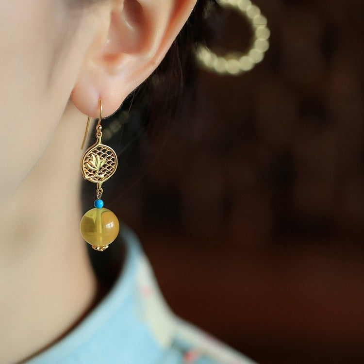 Charming Silver Earring for Any Occasion