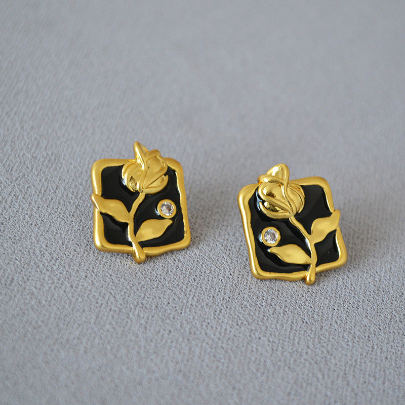 Elegant Gold Earring for Every Occasion