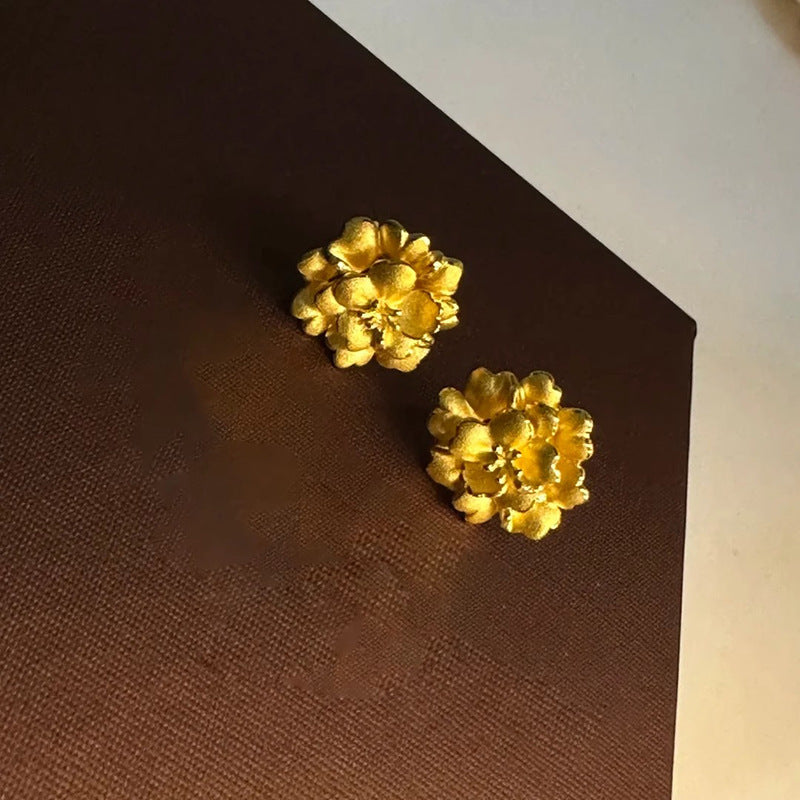 Elegant Gold Earring for Every Occasion