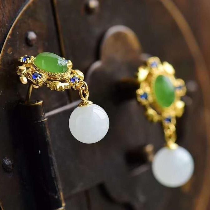 Romantic Silver Earring for Special Moments