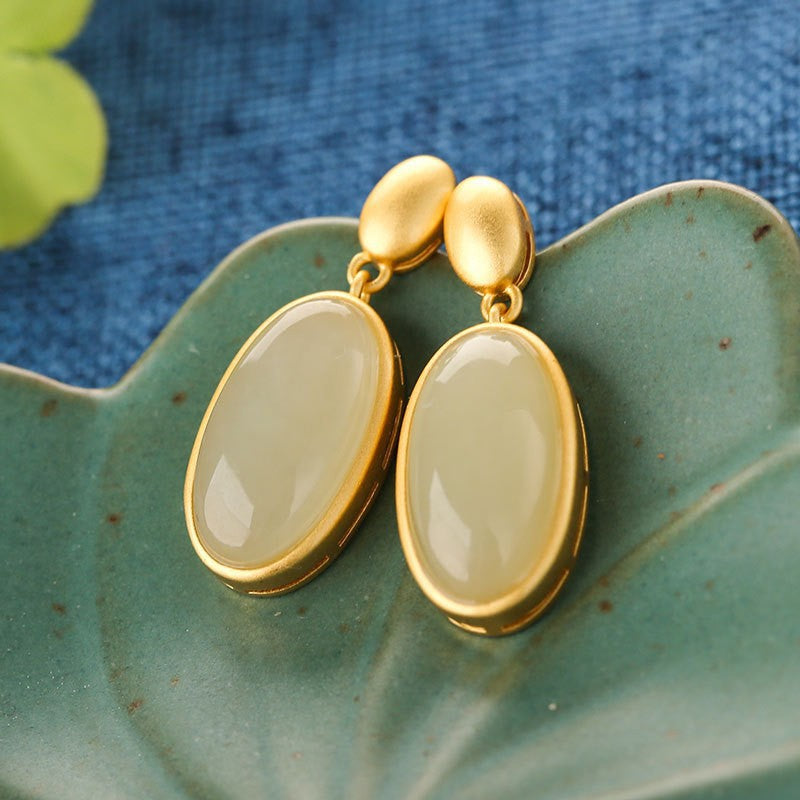 Charming Gold Earring for Any Occasion