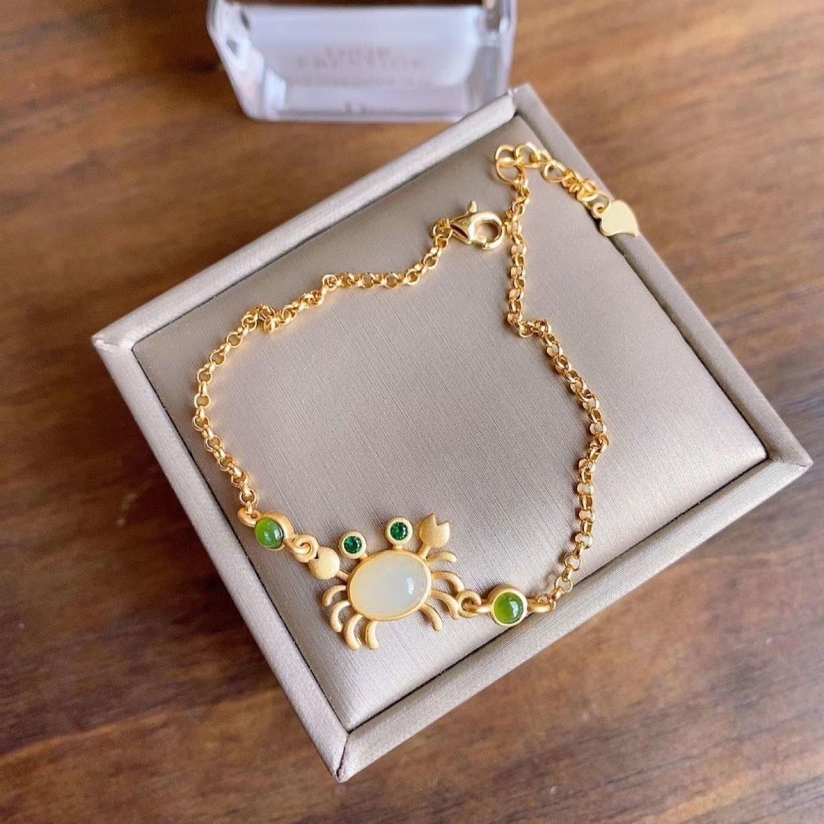 Romantic Gold Bracelet for Special Moments