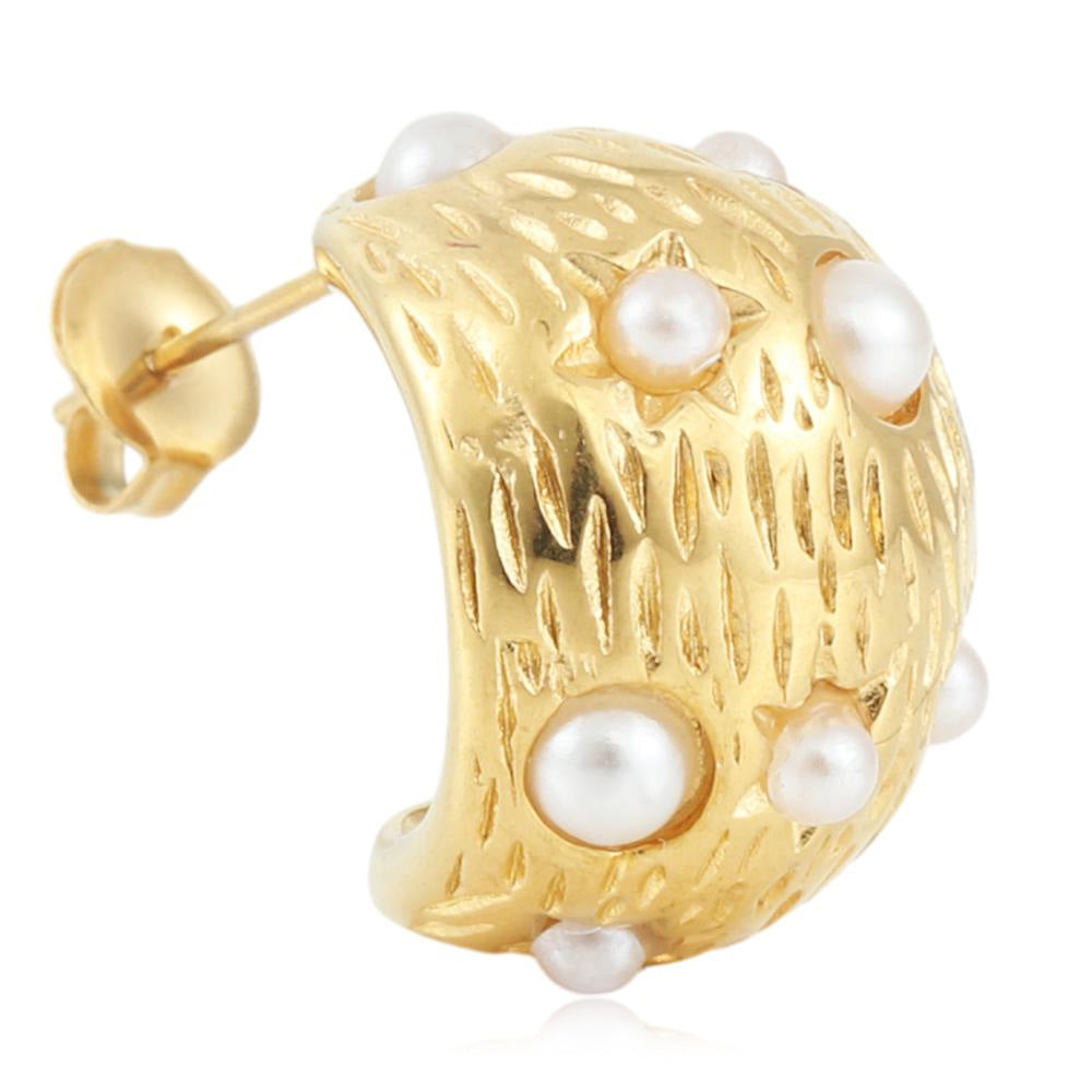 Classic Gold Earring with Timeless Appeal