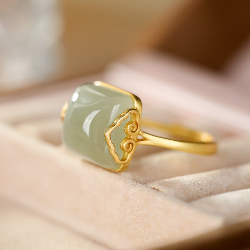 Classic Silver Ring with Timeless Appeal