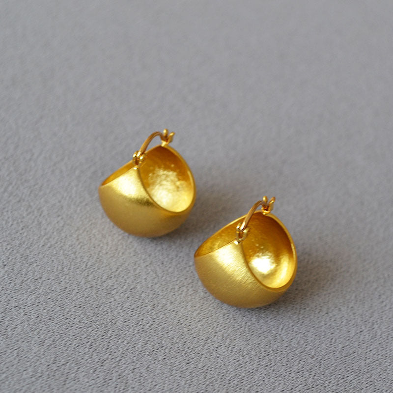 Charming Gold Earring for Any Occasion