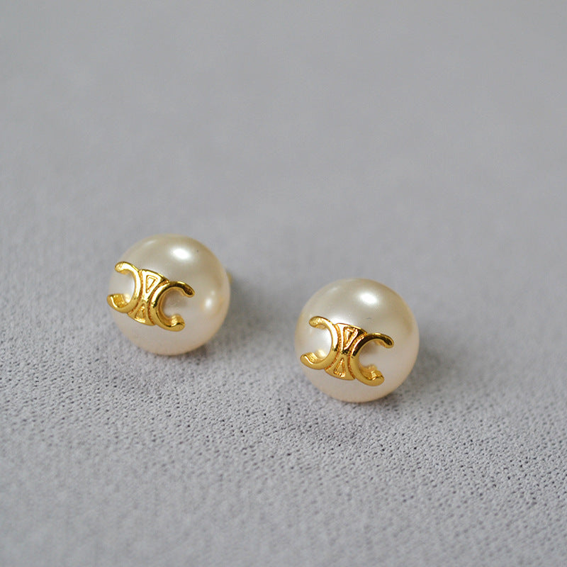 Charming Silver Earring for Any Occasion