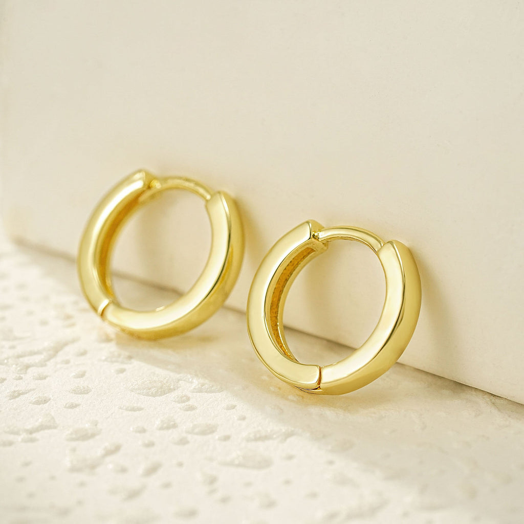 Classic Gold Earring with Timeless Appeal