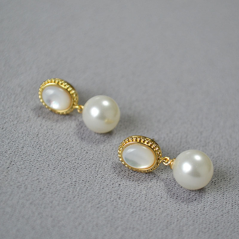 Elegant Gold Earring for Every Occasion