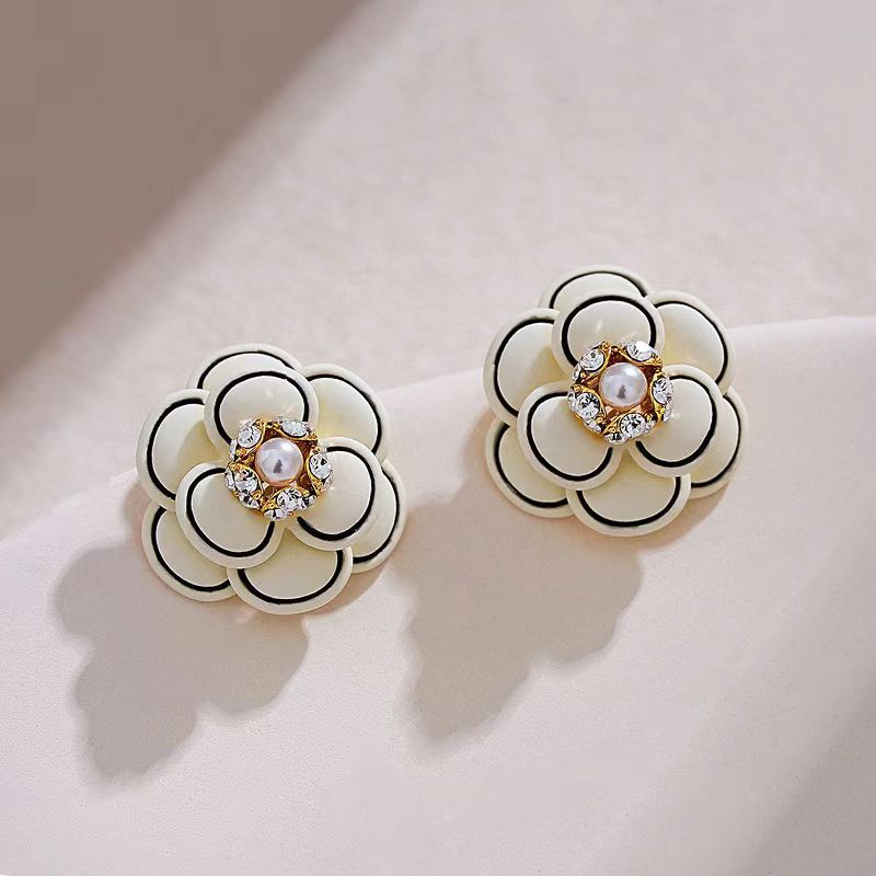 Classic Earring with Timeless Appeal