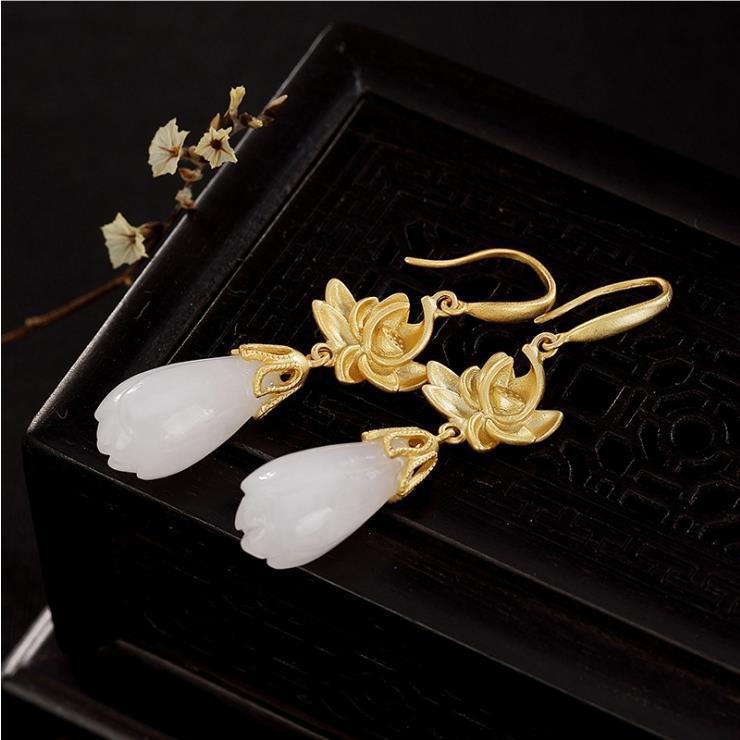 Romantic Gold Earring for Special Moments