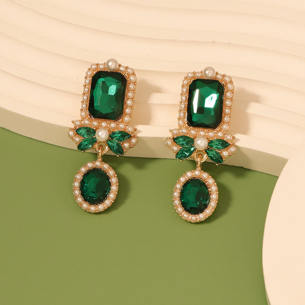 Charming Earring for Any Occasion