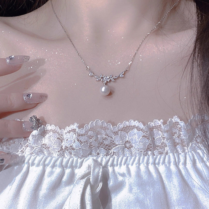 Beautiful Pearl Necklace with Unique Style