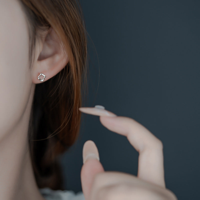 Charming Earring for Any Occasion