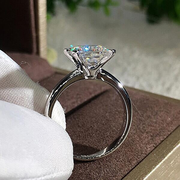 Classic Ring with Timeless Appeal