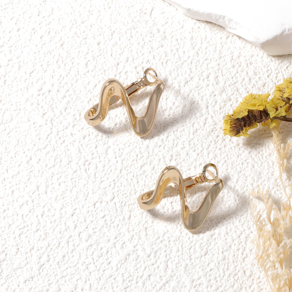 Romantic Gold Earring for Special Moments