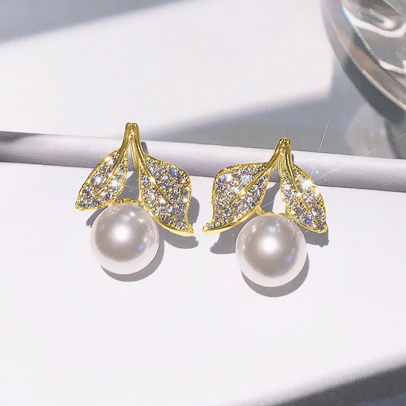 Classic Pearl Earring with Timeless Appeal
