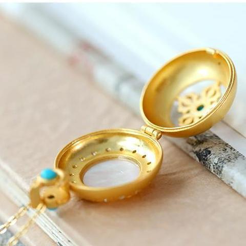 Romantic Silver Necklace for Special Moments