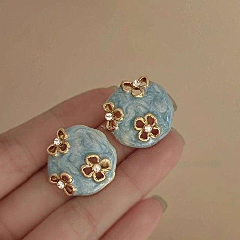 Classic Earring with Timeless Appeal