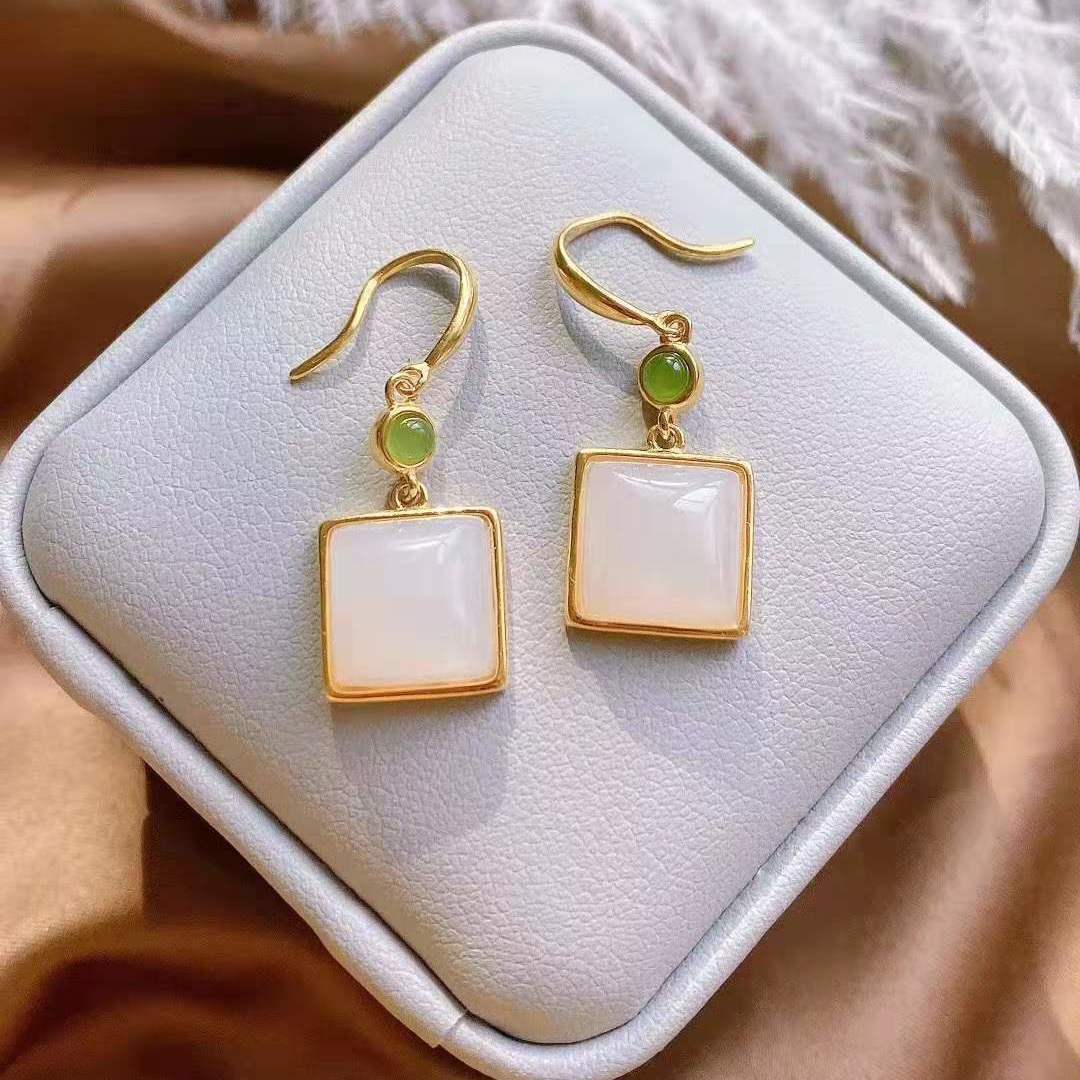 Elegant Gold Earring for Every Occasion
