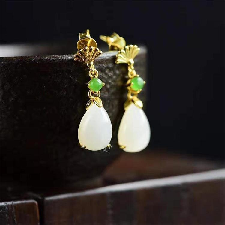 Classic Gold Earring with Timeless Appeal