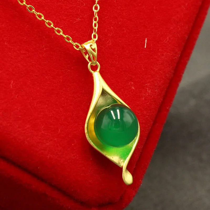 Romantic Gold Necklace for Special Moments