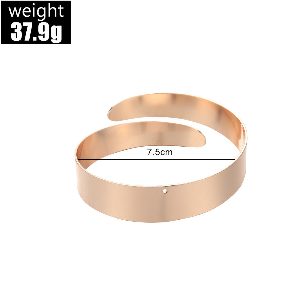 Classic Gold Bracelet with Timeless Appeal