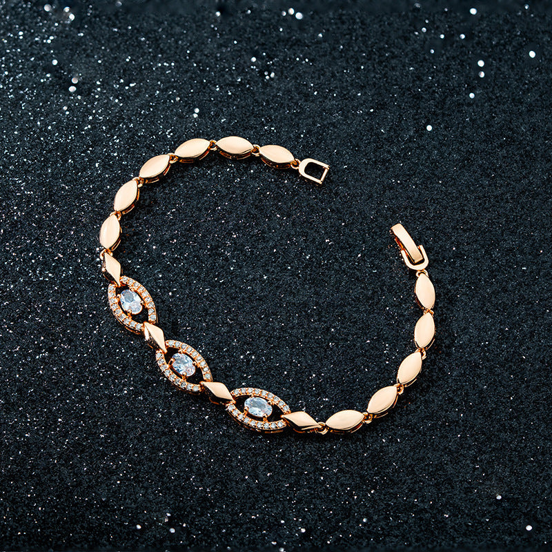 Romantic Gold Bracelet for Special Moments