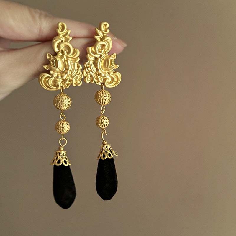 Elegant Gold Earring for Every Occasion
