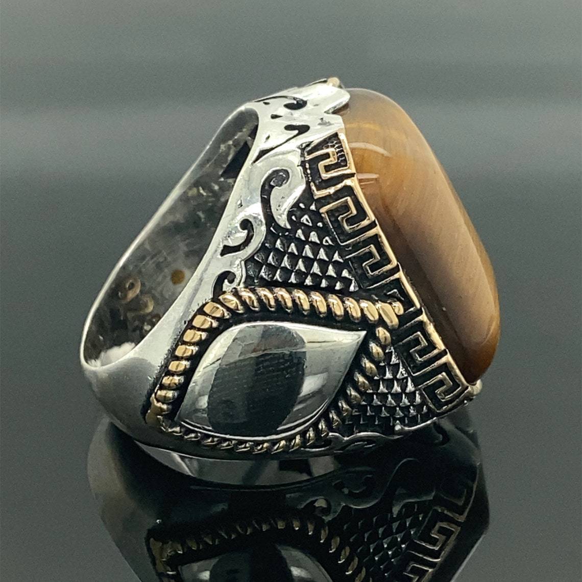 Classic Ring with Timeless Appeal