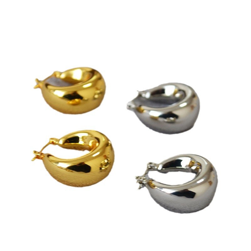Classic Gold Earring with Timeless Appeal