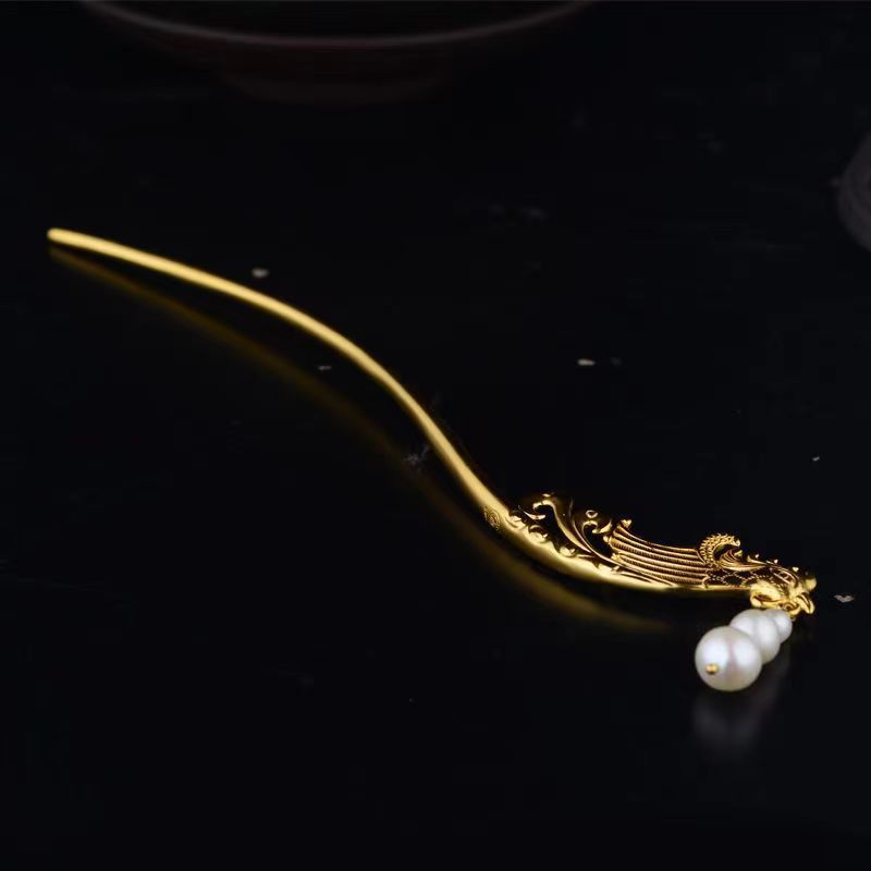 Beautiful Gold Pendant with Unique Style